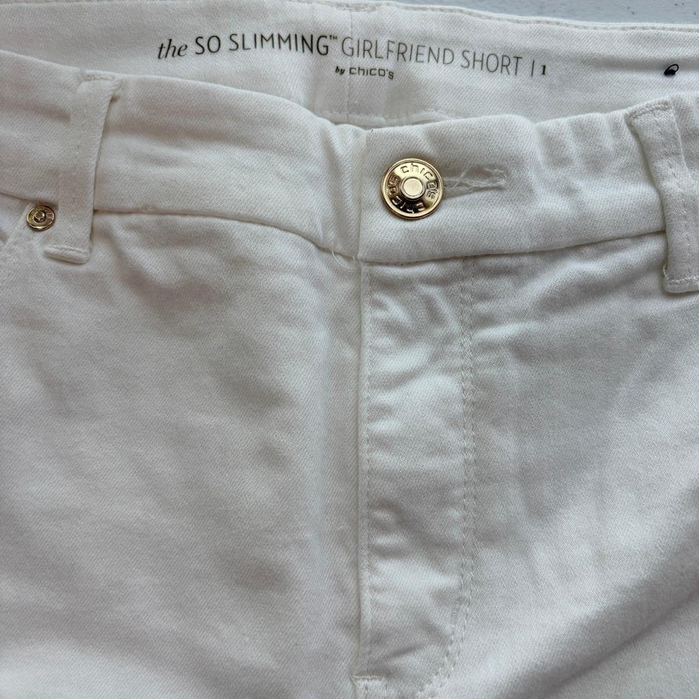 Chico's So Slimming Girlfriend Shorts Size 1 (8-10) White Excellent - Picture 2 of 8